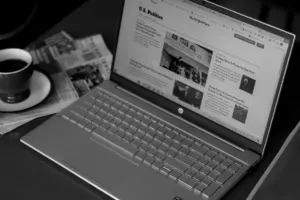 Person reading news on a laptop